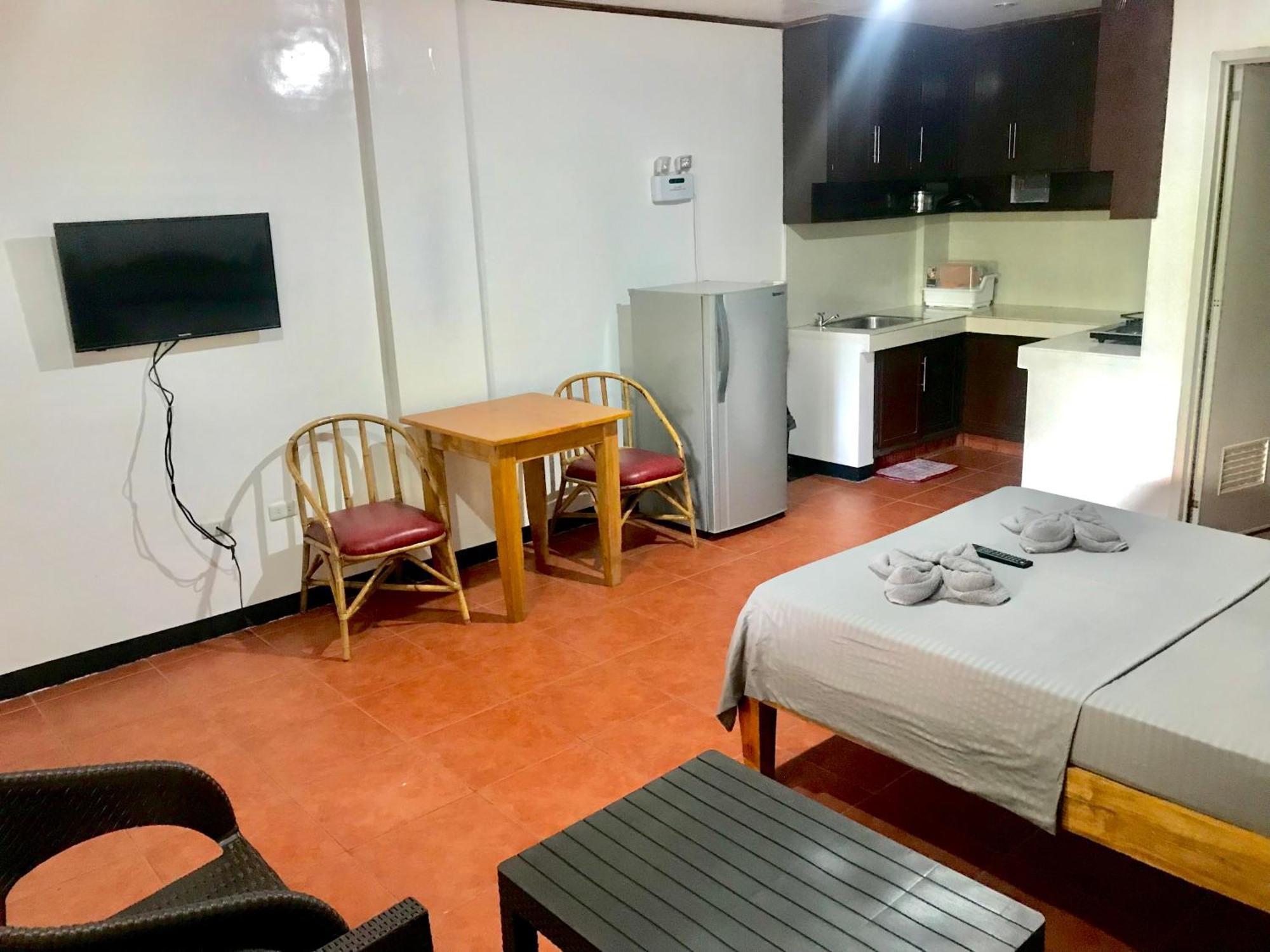 Badladz Staycation Condos ปูแอร์โตกาเลรา ภายนอก รูปภาพ
