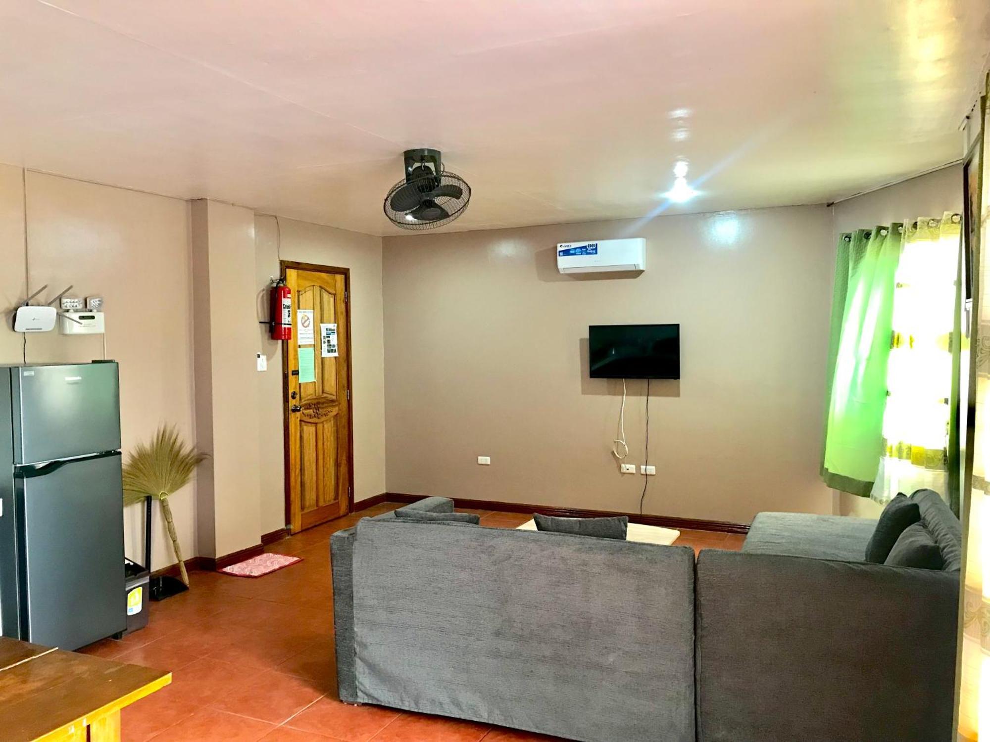 Badladz Staycation Condos ปูแอร์โตกาเลรา ภายนอก รูปภาพ