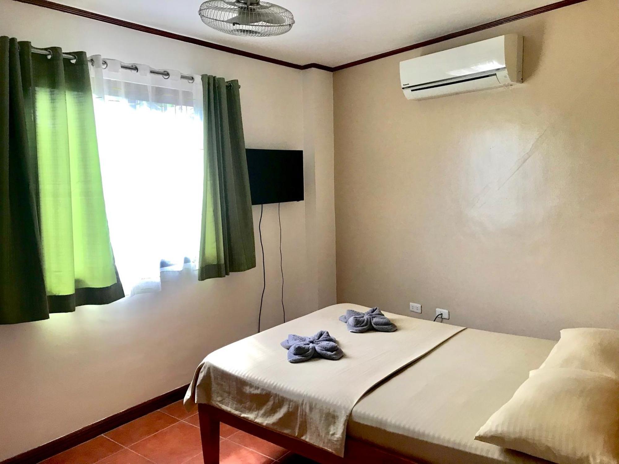Badladz Staycation Condos ปูแอร์โตกาเลรา ภายนอก รูปภาพ