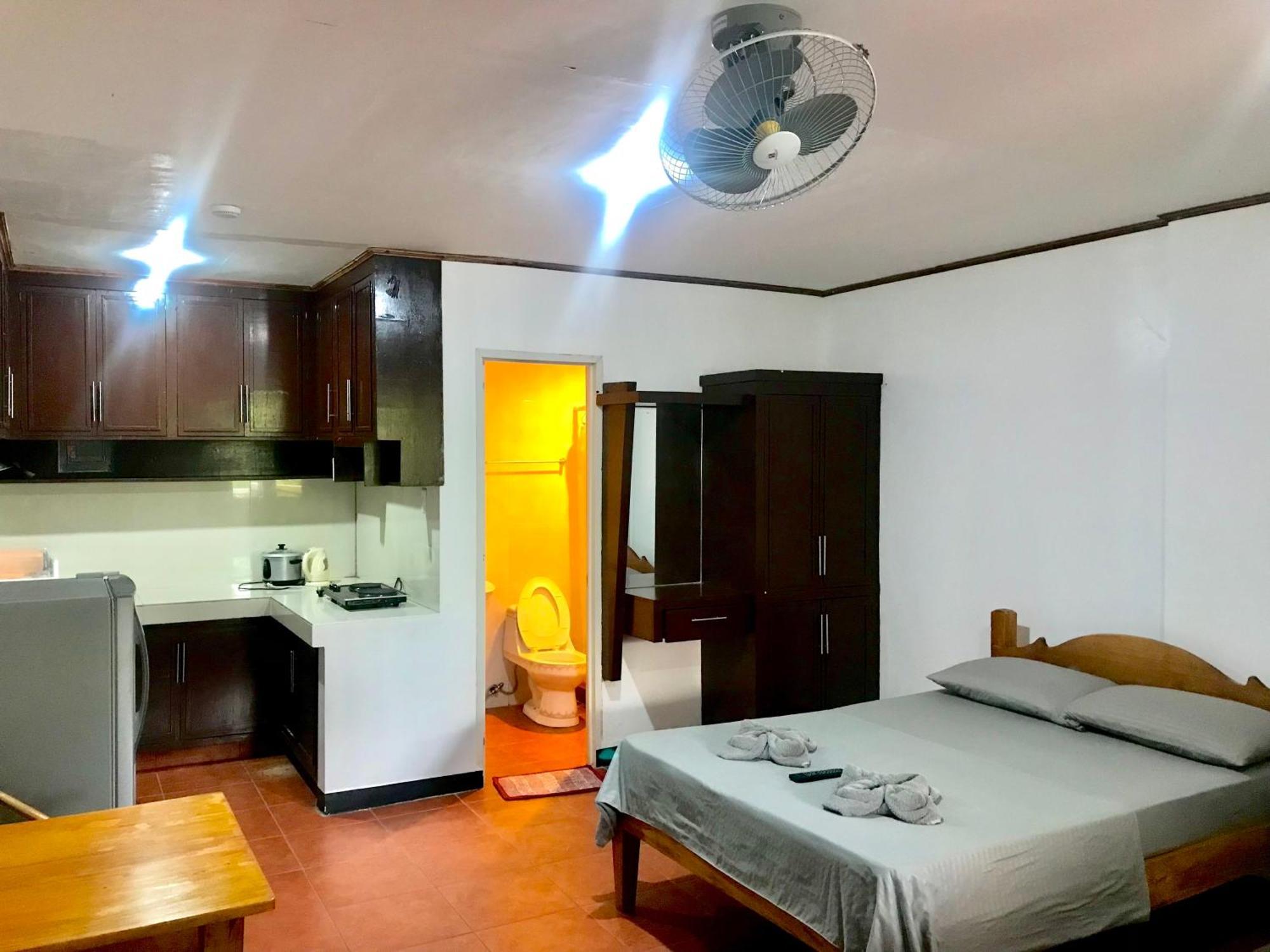 Badladz Staycation Condos ปูแอร์โตกาเลรา ภายนอก รูปภาพ
